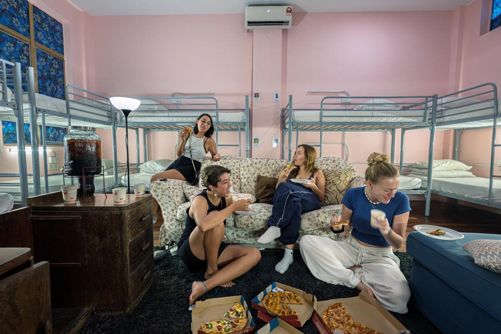 The Manor By Mingle Hostel